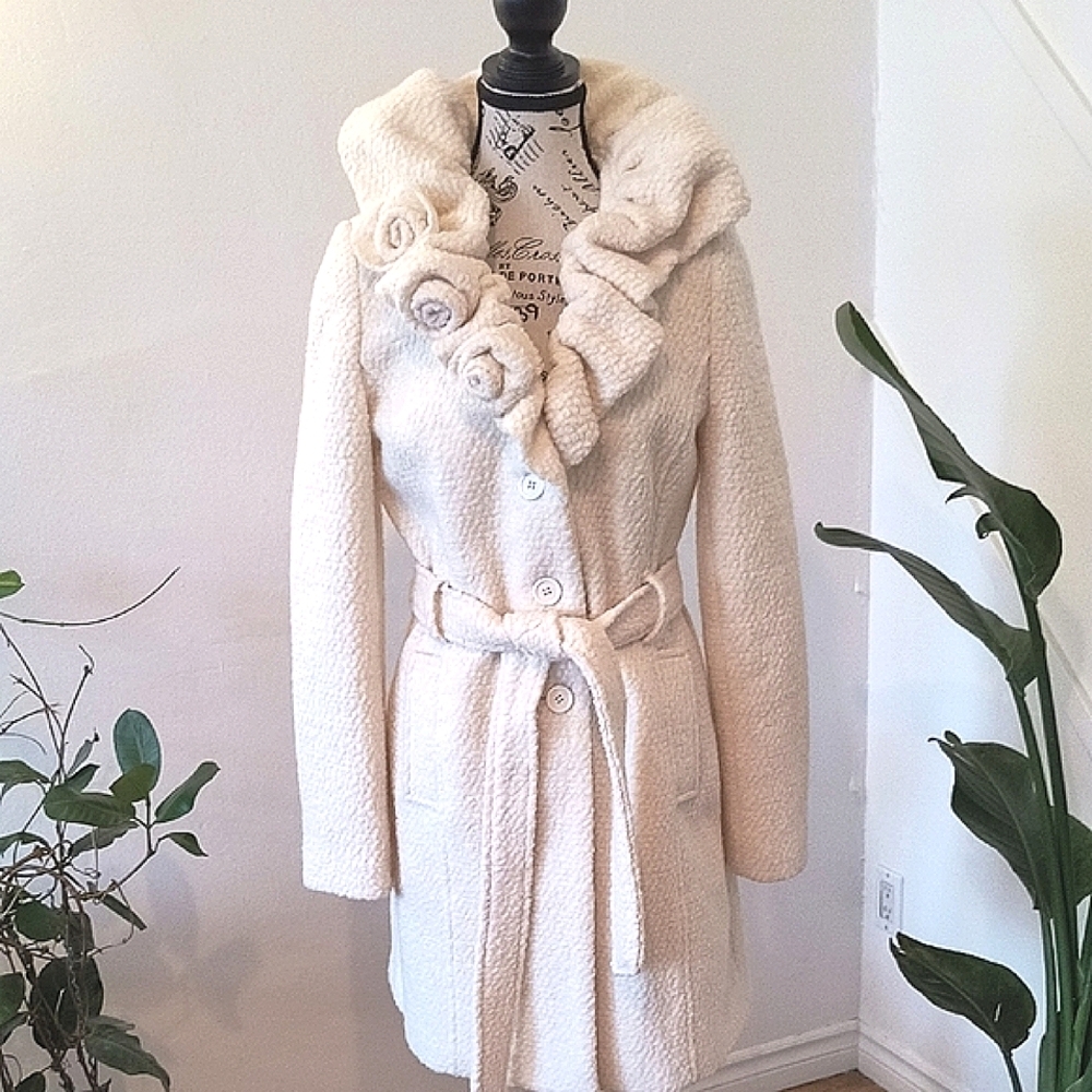 Lady Dutch High Society Elegant Cream Women's Trench Wool Coat. Medium.